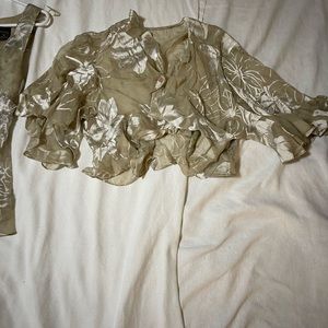 The color taupe for a woman that is maximum 5’2 reach fl